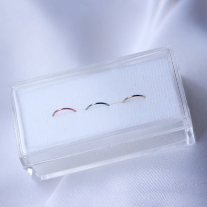 Ensemble de trois anneaux de nez en or jaune rose et blanc 9 carats de 6 mm
