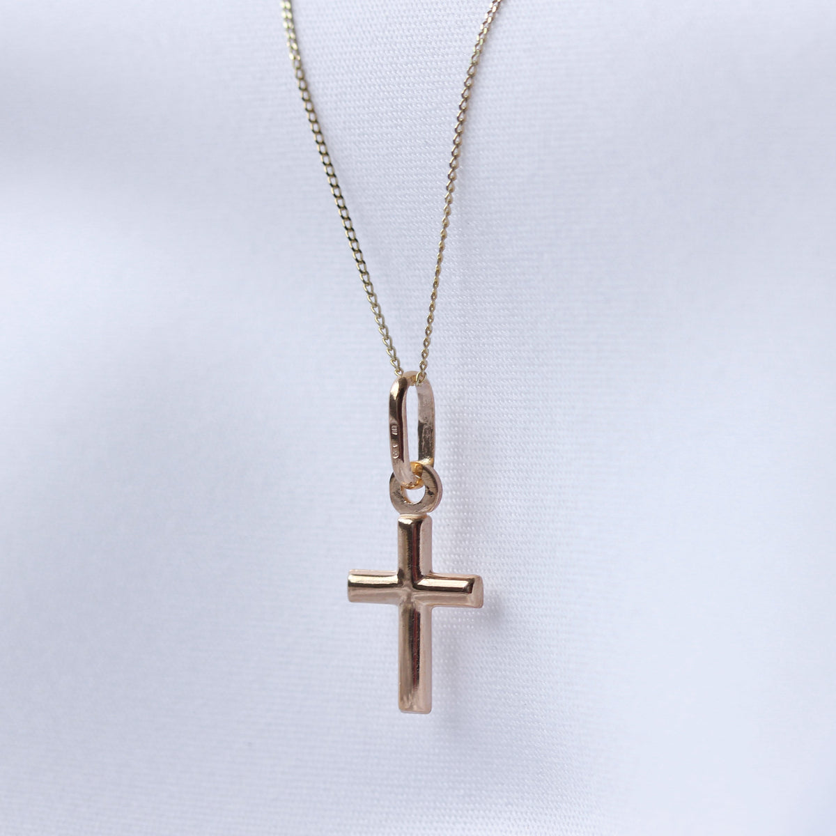 Collier croix unie en or jaune 9 carats - 40 à 55 cm