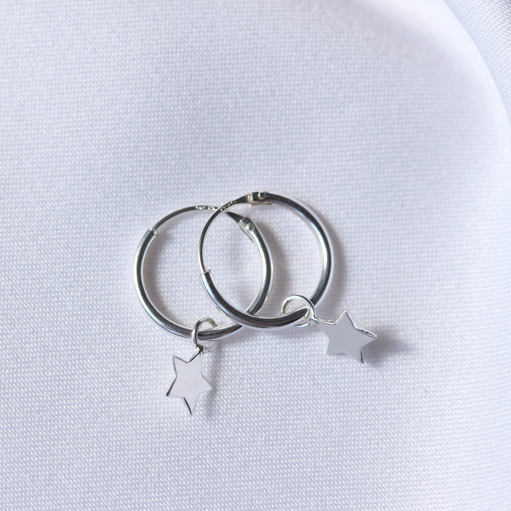 Petites boucles d'oreilles créoles à charnière en argent sterling avec breloque étoile de 12 mm
