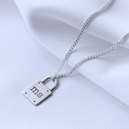 Collier cadenas sur mesure en argent sterling avec initiales, 40 à 71 cm