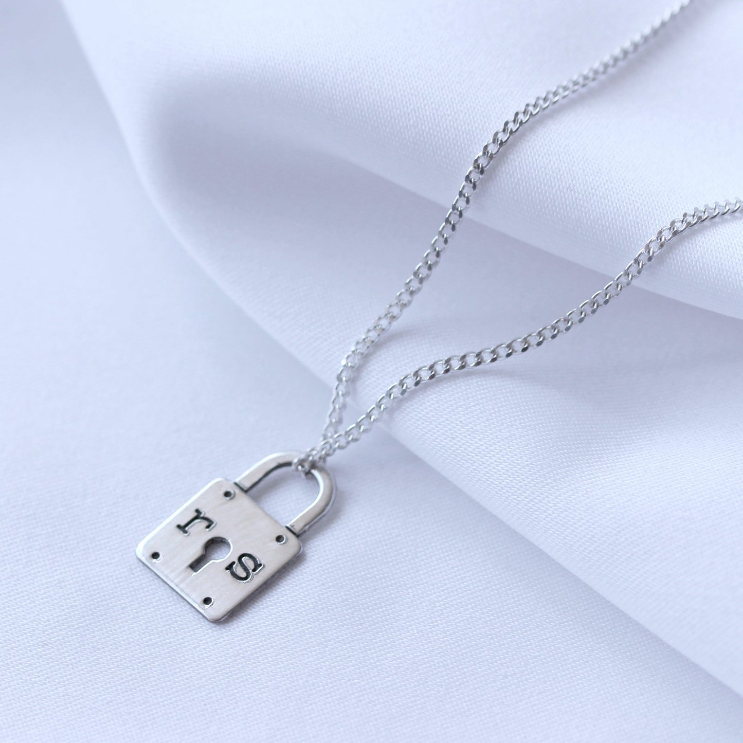Collier sur mesure en argent sterling avec cadenas à trou de serrure de 40 à 71 cm
