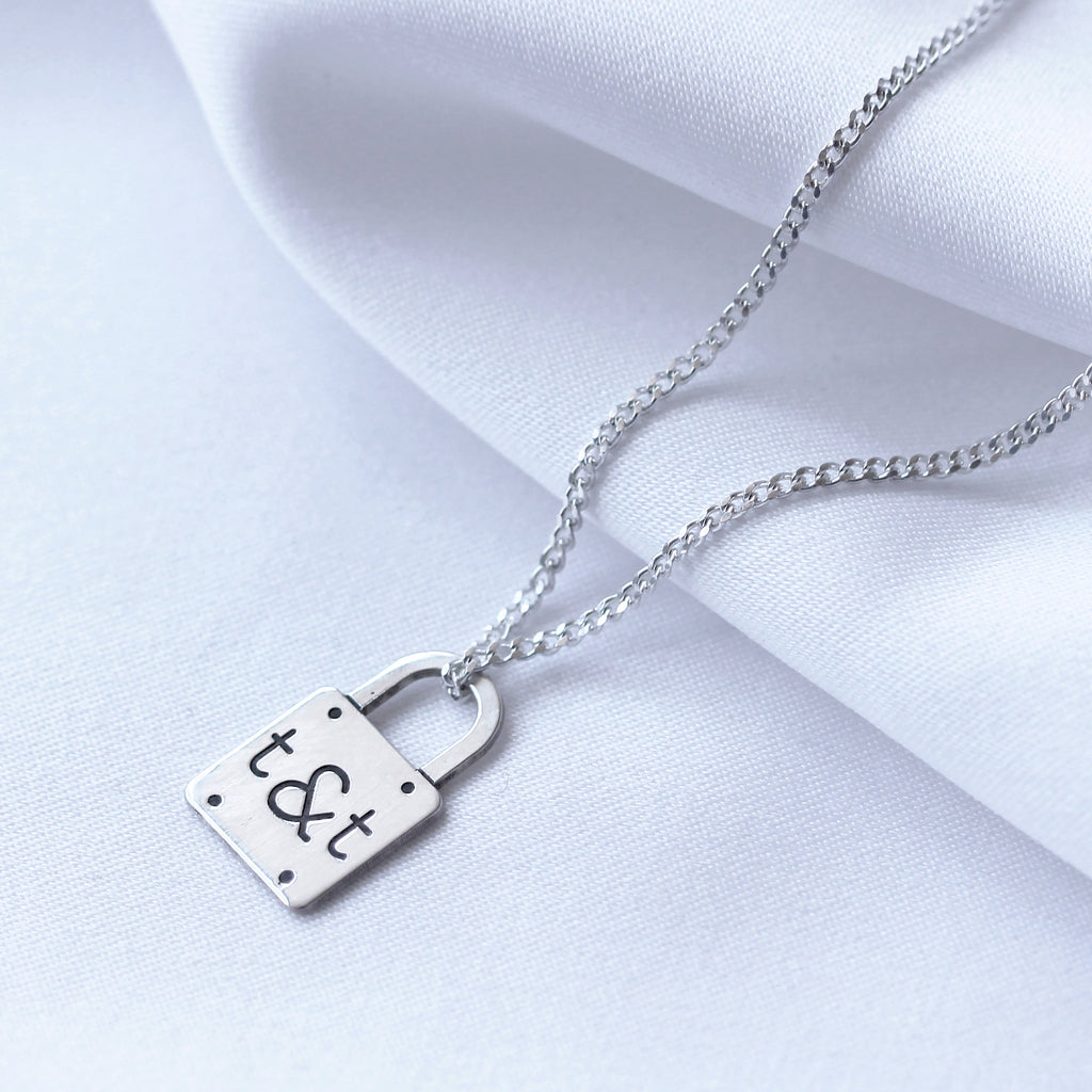 Collier cadenas sur mesure en argent sterling avec initiales, 40 à 71 cm