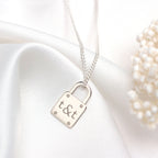 Collier cadenas sur mesure en argent sterling avec initiales, 40 à 71 cm