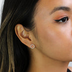 Boucles d'oreilles à tige en argent sterling avec perles à pompon et cercle Karma