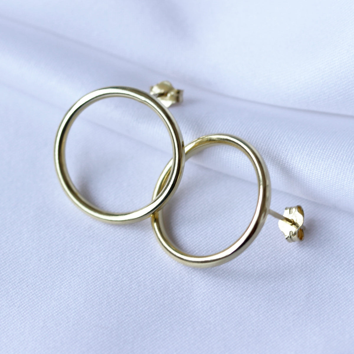 Boucles d'oreilles à tige en argent sterling plaqué or de 20 mm avec grand cercle ouvert