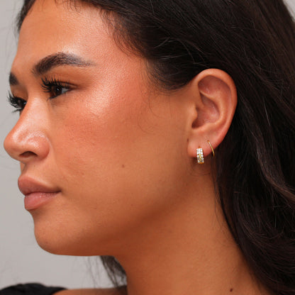 Petites boucles d'oreilles créoles en argent sterling plaqué or avec zircones cubiques de 13 mm