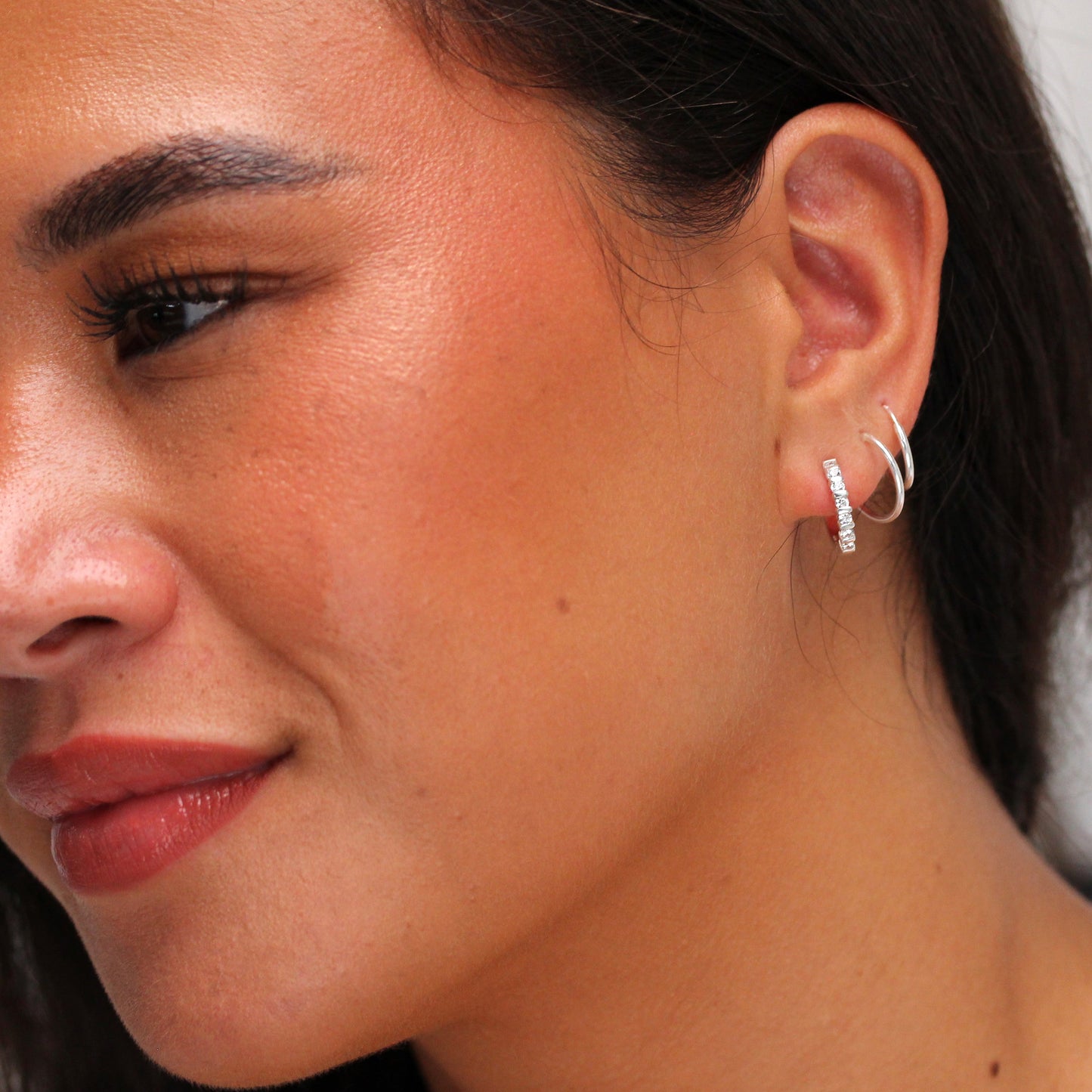 Boucles d'oreilles créoles en argent sterling avec barre en zircone cubique de 15 mm