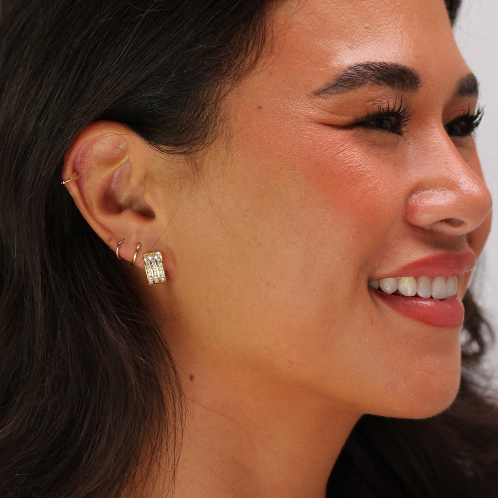 Boucles d'oreilles Huggie triples en argent sterling plaqué or et zircones cubiques