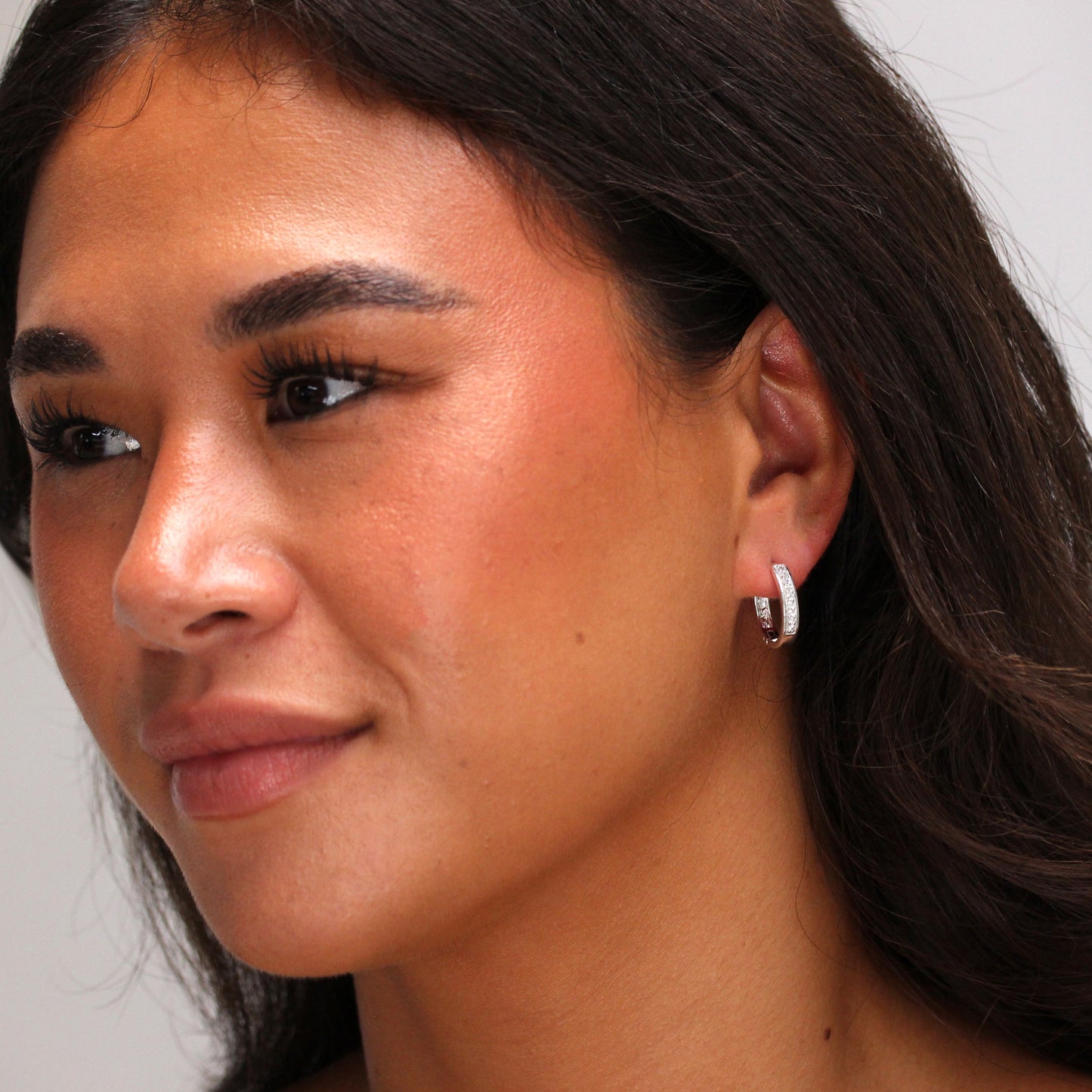 Boucles d'oreilles créoles en argent sterling avec zircones cubiques transparents de 15 mm