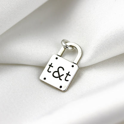 Breloque cadenas initiales en argent sterling sur mesure