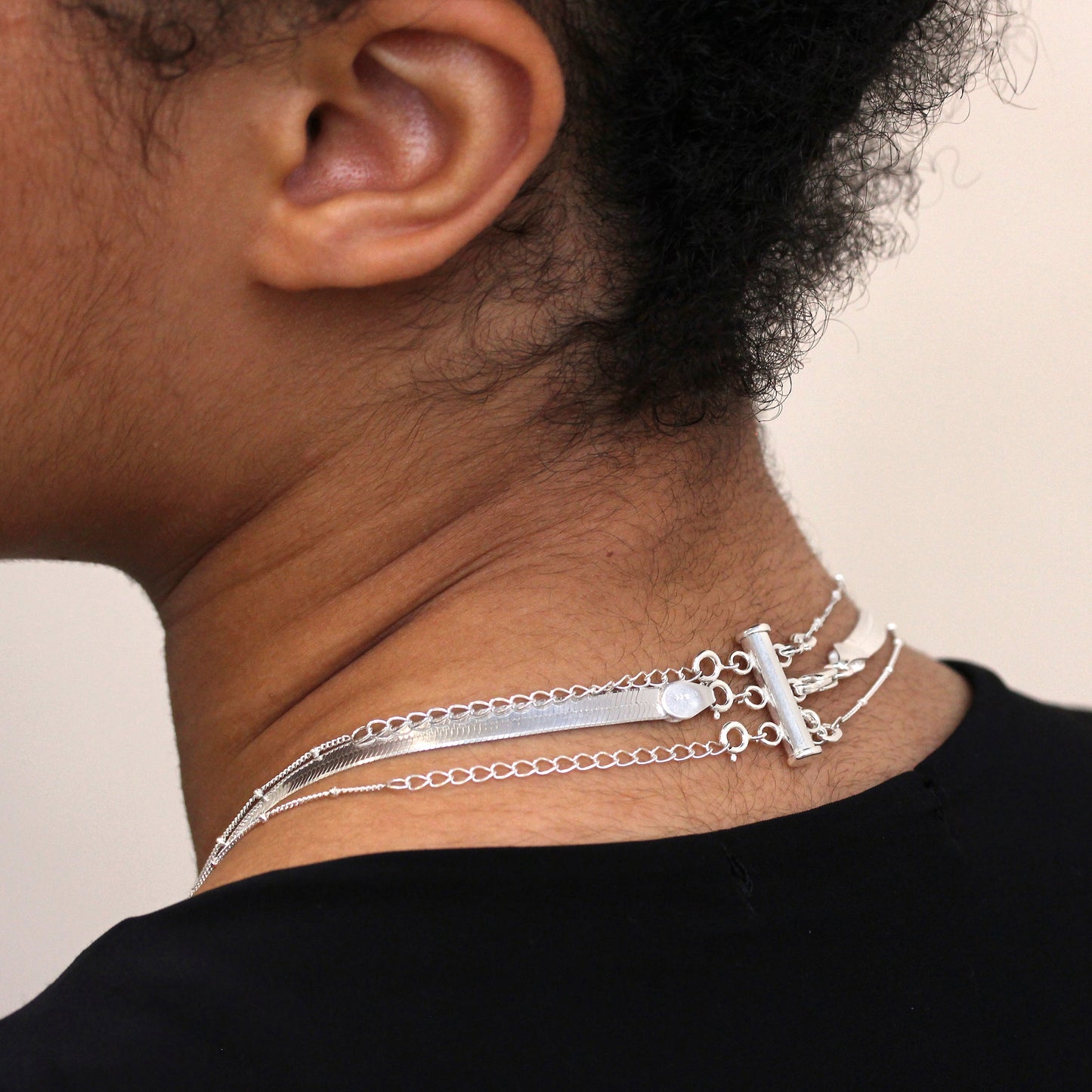 Collier à trois rangs en argent sterling avec fermoir tubulaire