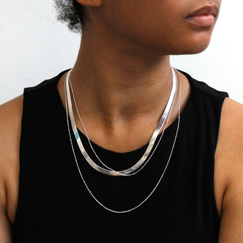 Collier à trois rangs en argent sterling avec fermoir tubulaire