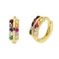 Boucles d'oreilles Huggie en argent sterling plaqué or avec zircones cubiques arc-en-ciel de 13 mm