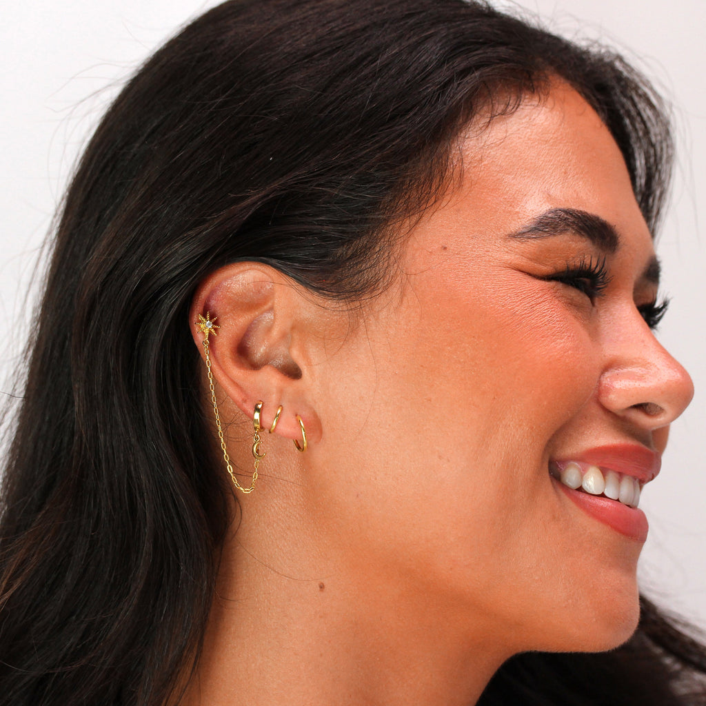 Boucle d'oreille à tige en argent sterling plaqué or avec chaîne en forme d'étoile