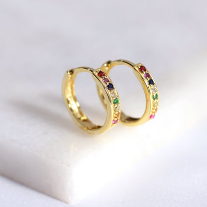 Boucles d'oreilles créoles en argent sterling plaqué or avec zircones cubiques arc-en-ciel de 15 mm