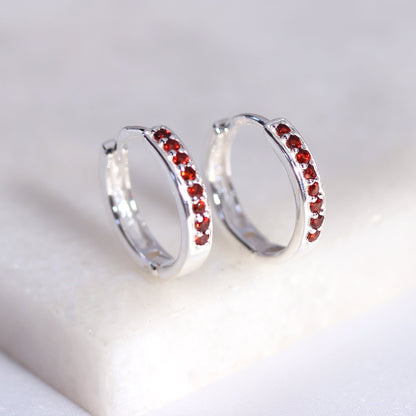 Boucles d'oreilles créoles en argent sterling avec grenat et zircones cubiques pavées de 15 mm
