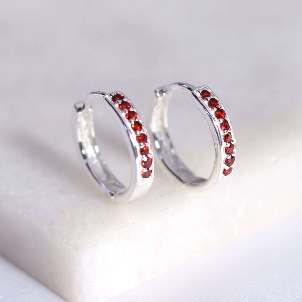 Boucles d'oreilles créoles en argent sterling avec grenat et zircones cubiques pavées de 15 mm