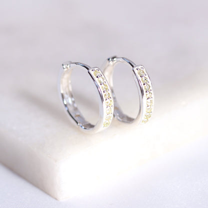 Boucles d'oreilles créoles en argent sterling avec péridot et zircones cubiques pavées de 15 mm