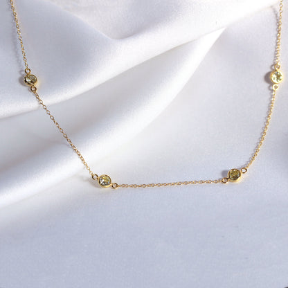 Collier en argent sterling plaqué or avec pierres de naissance en zircone cubique multi-péridot
