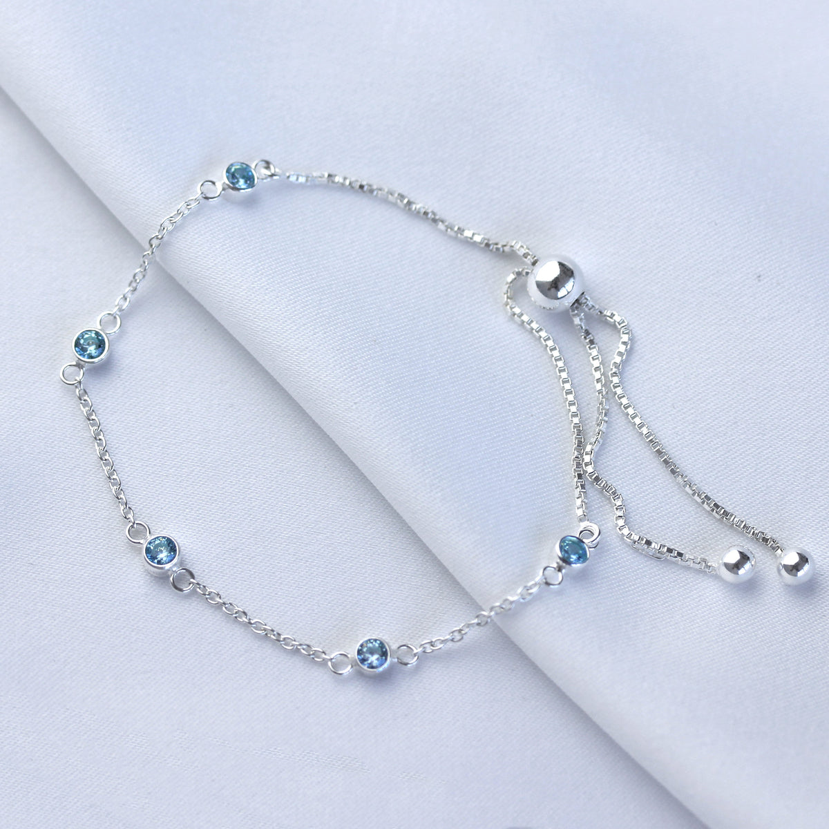 Bracelet réglable en argent sterling avec plusieurs aigue-marines et zircones cubiques