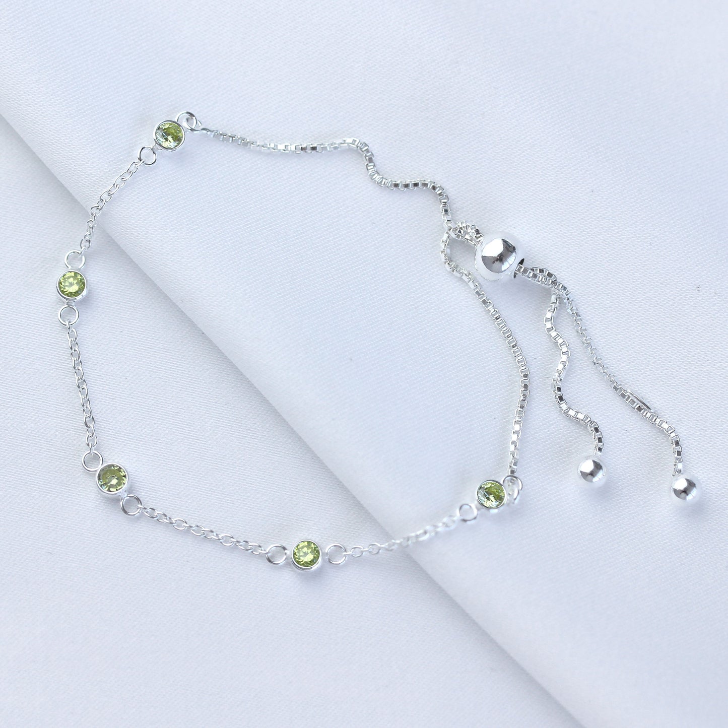 Bracelet réglable en argent sterling avec plusieurs péridots et zircones cubiques