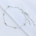 Bracelet réglable en argent sterling avec plusieurs péridots et zircones cubiques