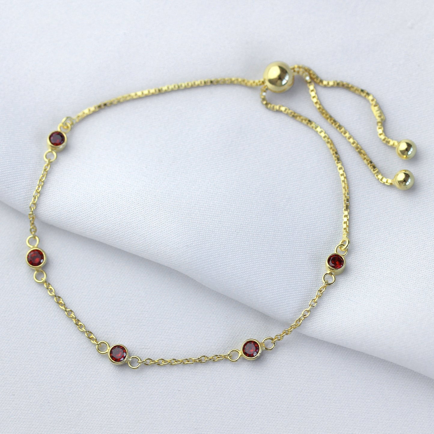 Bracelet réglable en argent sterling plaqué or avec grenat et zircone cubique