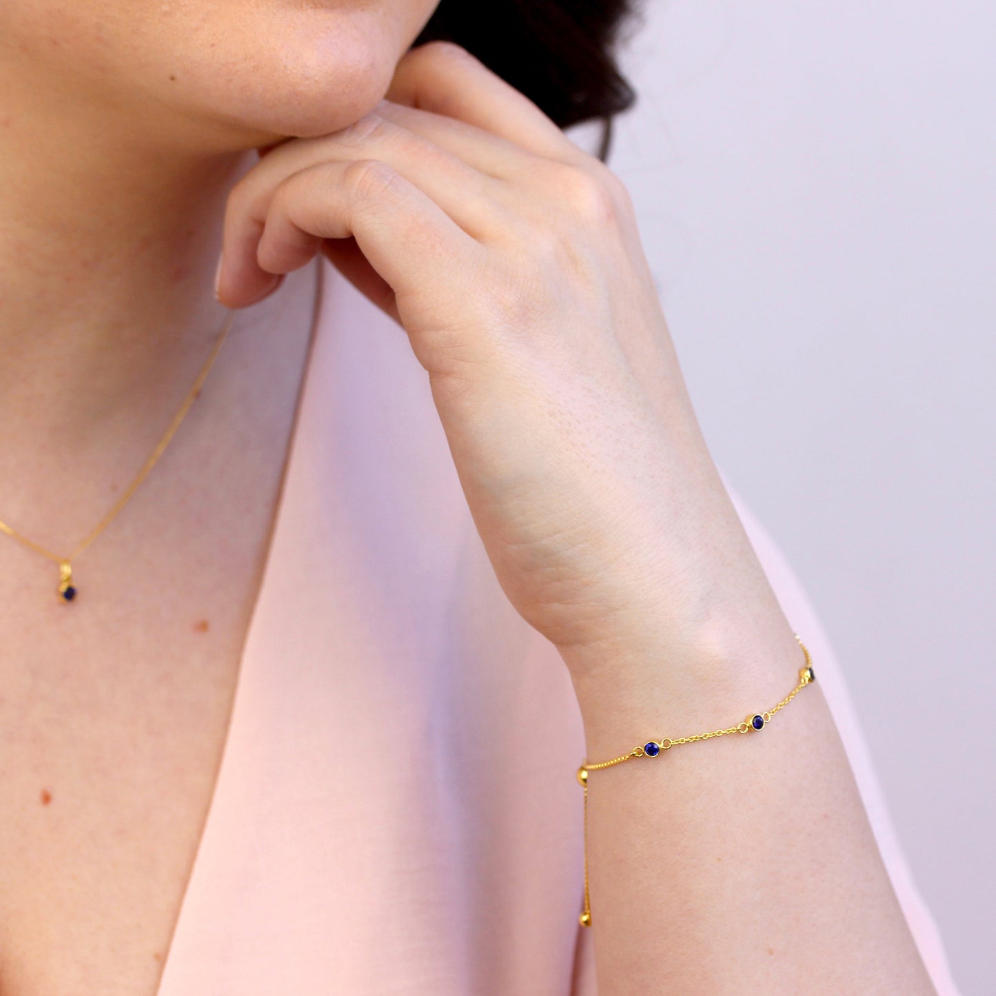 Bracelet réglable en argent sterling plaqué or avec saphir et zircone cubique