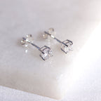 Boucles d'oreilles à tige en argent sterling avec pierre de naissance d'avril et zircone cubique de 4 mm