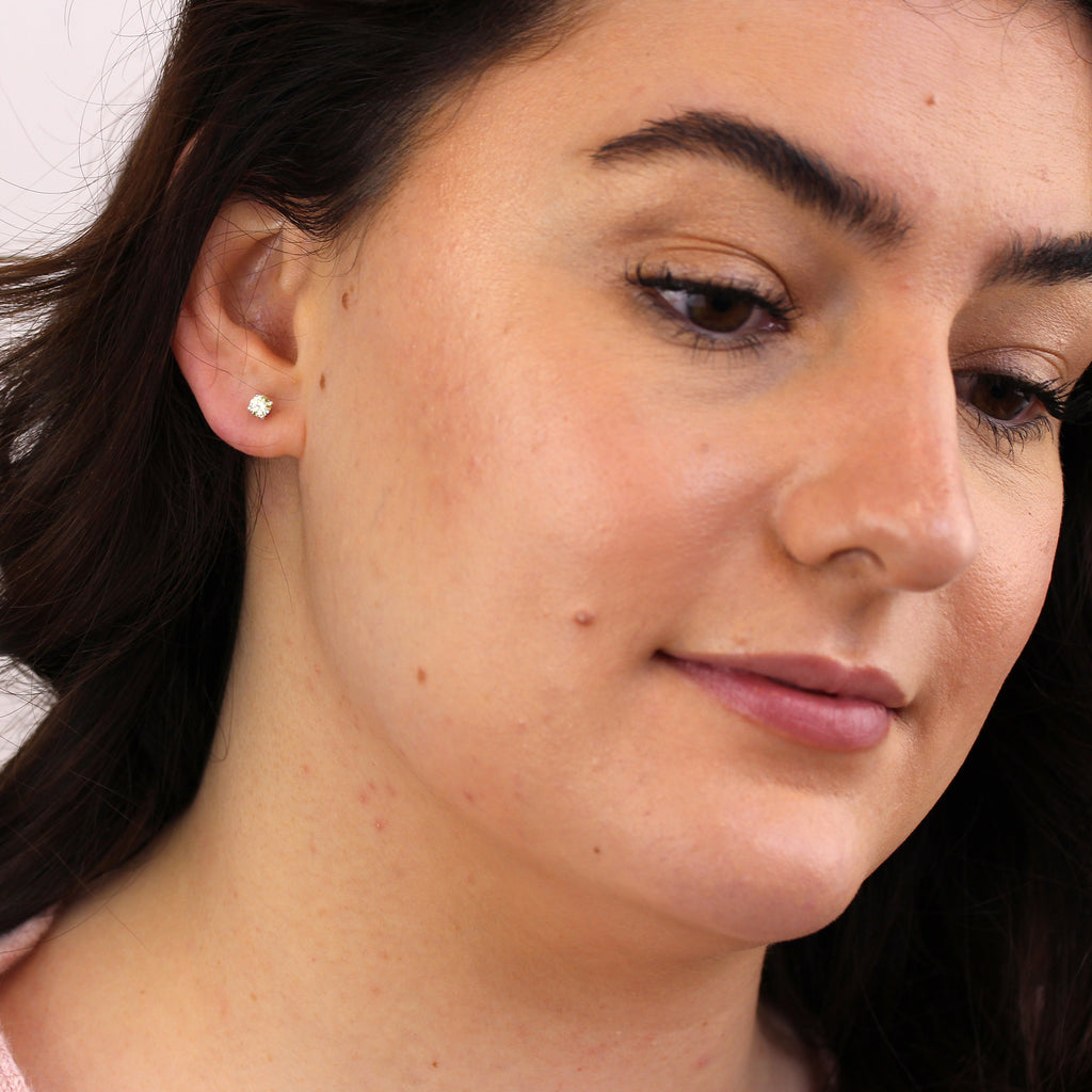 Boucles d'oreilles à tige en argent sterling avec péridot et pierre de naissance CZ, 4 mm