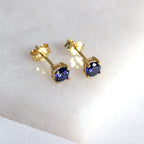Boucles d'oreilles à tige en argent sterling plaqué or avec saphir CZ 4 mm