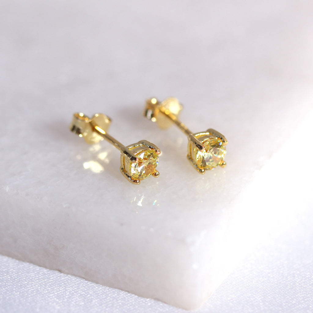 Boucles d'oreilles à tige en argent sterling plaqué or avec citrine et zircone cubique de 4 mm