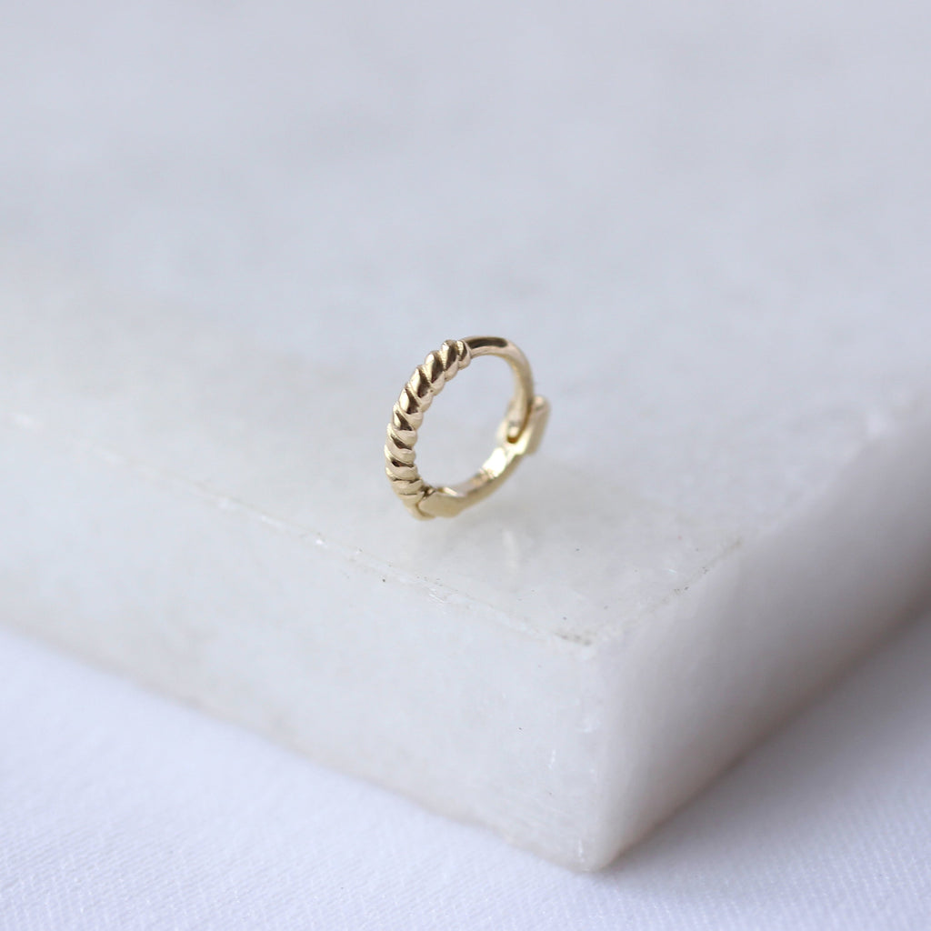 Piercing hélix minuscule torsadé en or 9 carats, créole de 7 mm, calibre 26