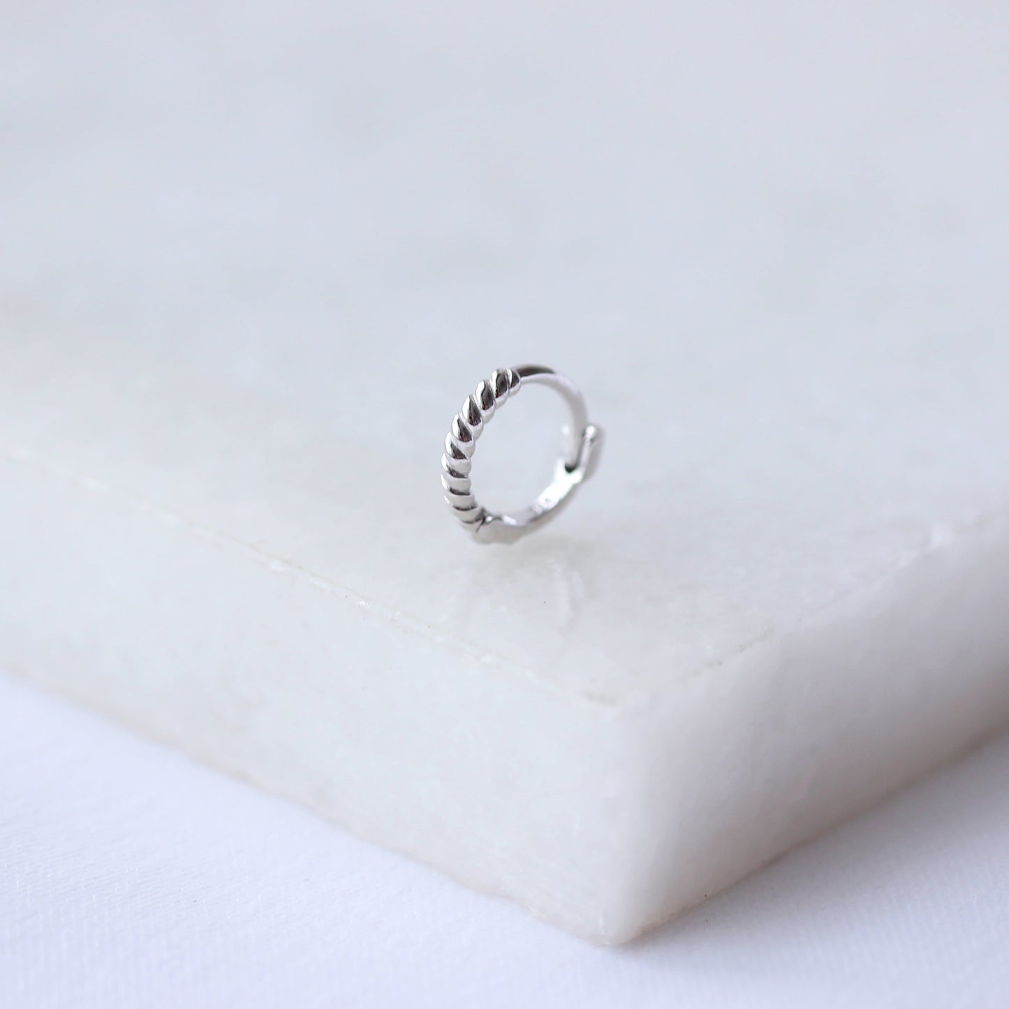 Piercing créole hélix en or blanc 9 carats, petit anneau torsadé de 7 mm, calibre 26