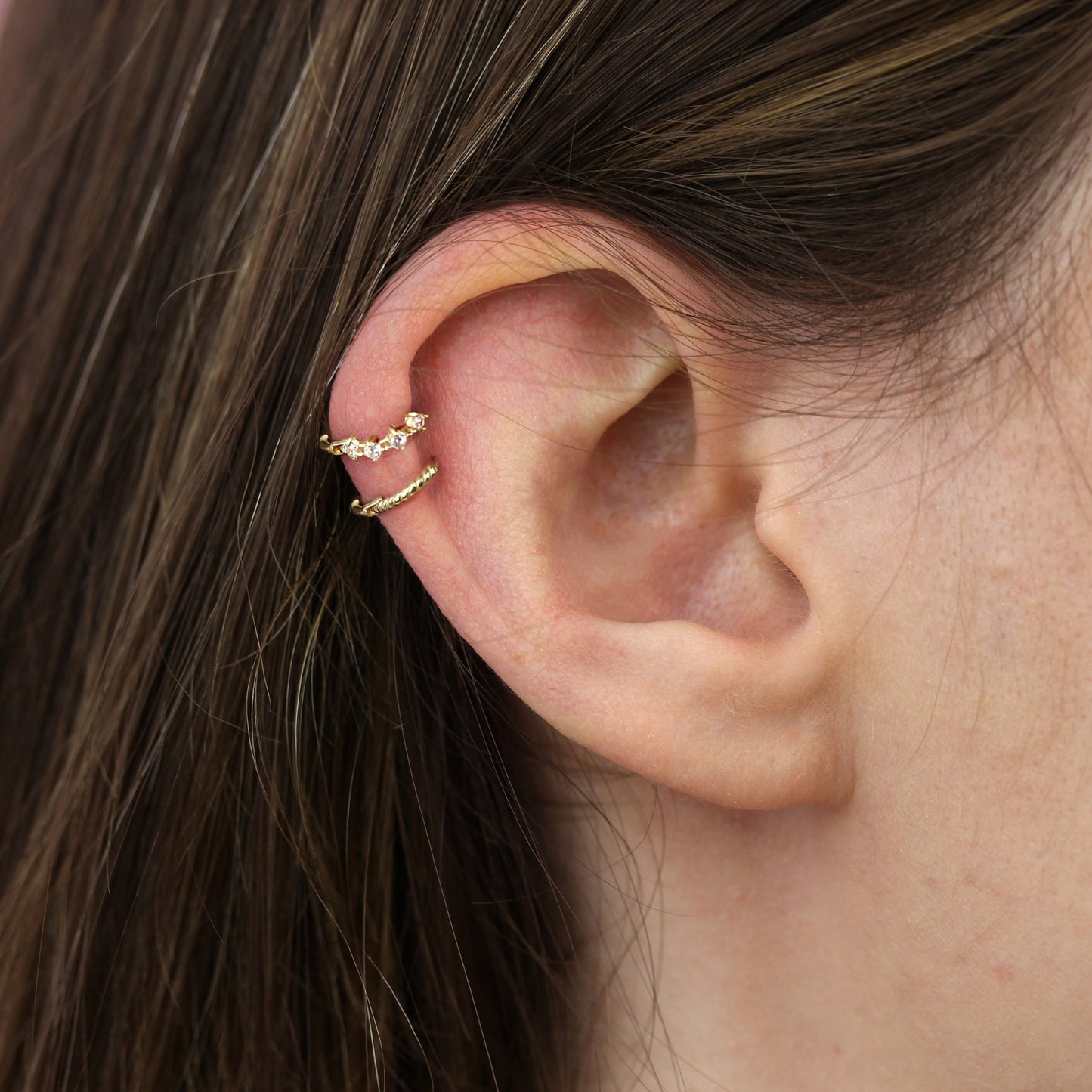 Piercing créole hélix 7 mm en or 9 carats avec petites griffes serties d'oxydes de zirconium, calibre 26