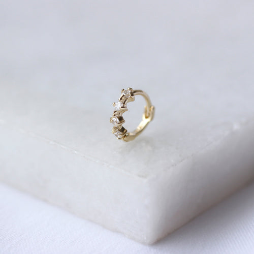 Piercing créole hélix 7 mm en or 9 carats avec petites griffes serties d'oxydes de zirconium, calibre 26