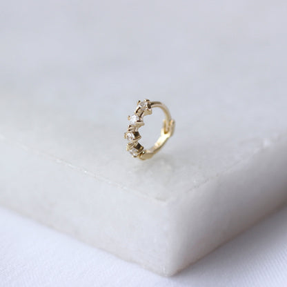 Piercing créole hélix 7 mm en or 9 carats avec petites griffes serties d'oxydes de zirconium, calibre 26