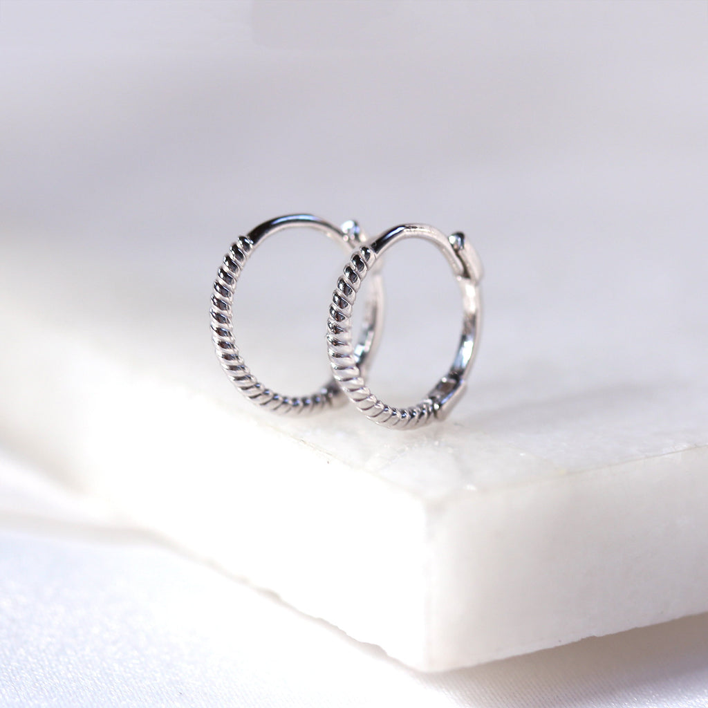 Boucles d'oreilles créoles torsadées en or blanc 9 carats de 11 mm