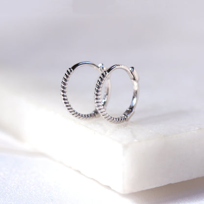 Boucles d'oreilles créoles torsadées en or blanc 9 carats de 11 mm