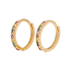 Boucles d'oreilles créoles Huggie 12 mm en or 9 carats avec zircones cubiques arc-en-ciel