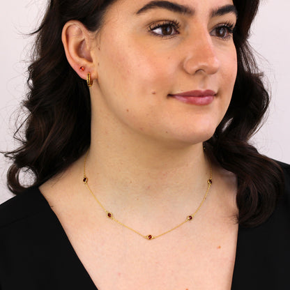 Collier en argent sterling plaqué or avec pierre de naissance en grenat et zircone cubique