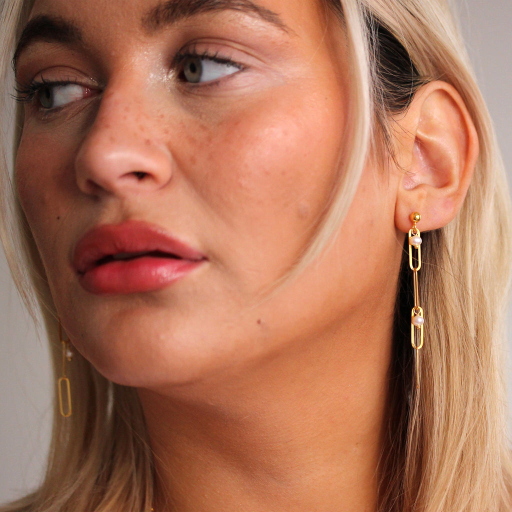Boucles d'oreilles à tige en argent sterling plaqué or avec perles