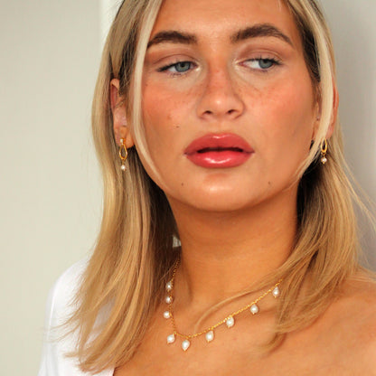 Boucles d'oreilles pendantes en argent sterling plaqué or avec perles et zircones cubiques