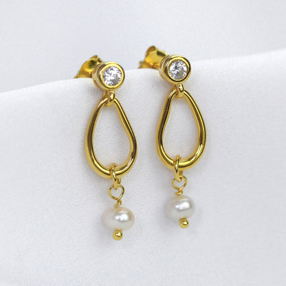 Boucles d'oreilles pendantes en argent sterling plaqué or avec perles et zircones cubiques
