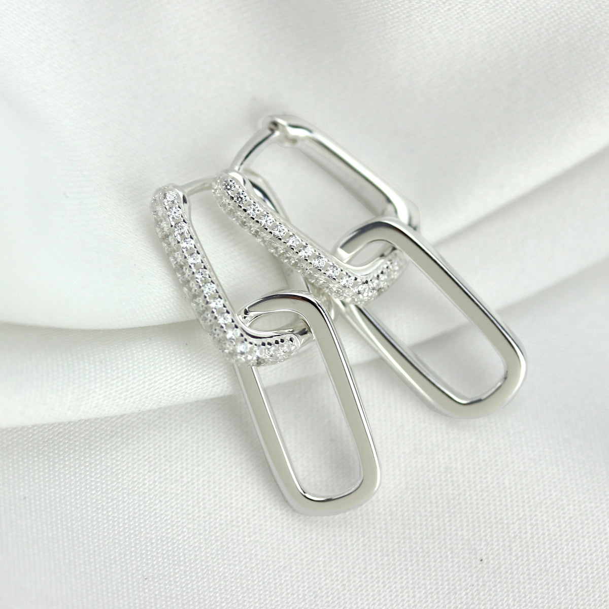 Boucles d'oreilles créoles ovales en argent sterling avec zircones cubiques