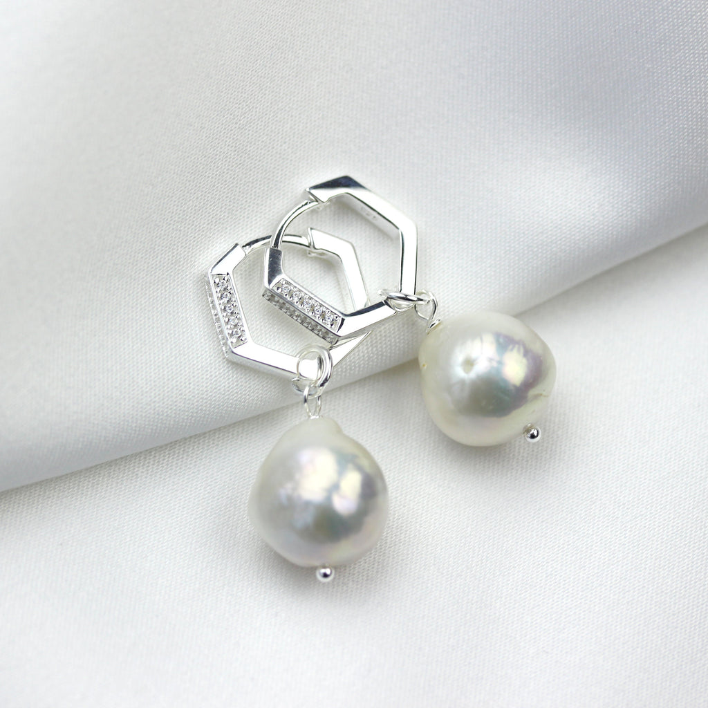 Boucles d'oreilles créoles pentagonales en argent sterling avec perle et zircone cubique de 14 mm