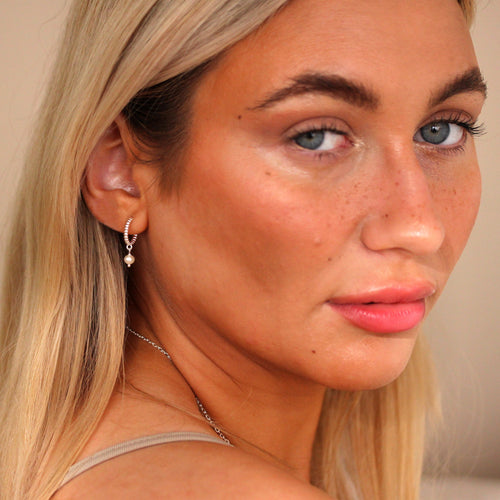 Boucles d'oreilles créoles en argent sterling avec perles d'eau douce