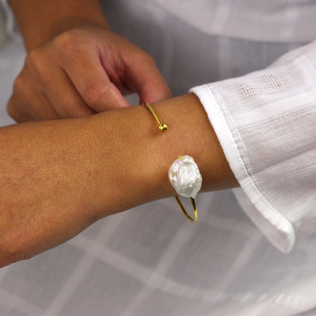 Bracelet jonc en argent sterling plaqué or avec perles baroques