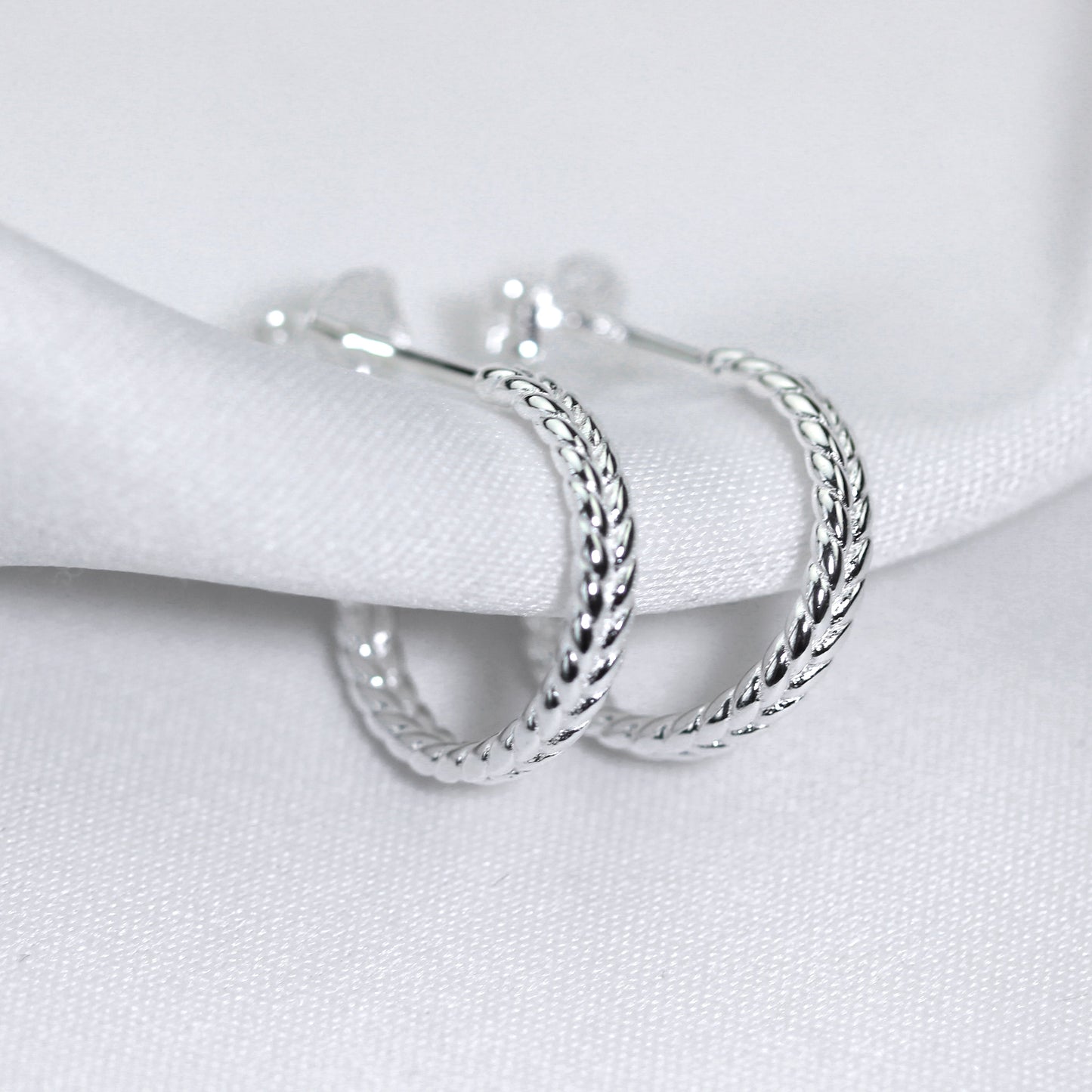 Boucles d'oreilles créoles ouvertes à double torsion en argent sterling de 14 mm