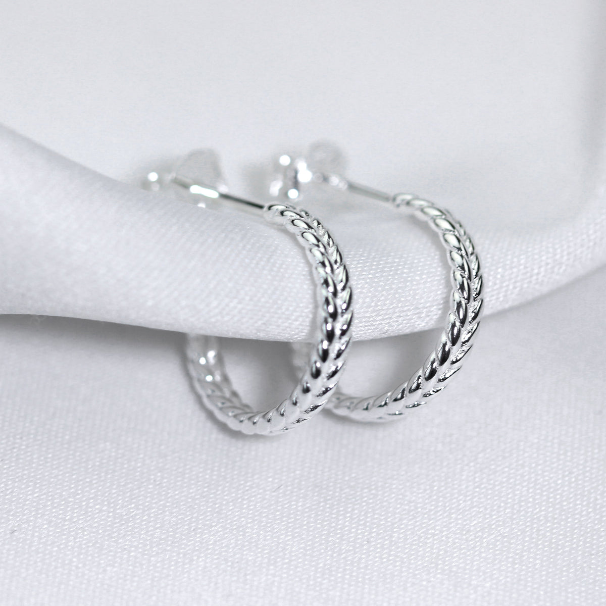 Boucles d'oreilles créoles ouvertes à double torsion en argent sterling de 14 mm